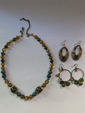 Boho Beaded Necklace & Earrings Lot (3pc – Green/Tone Mixed Set)